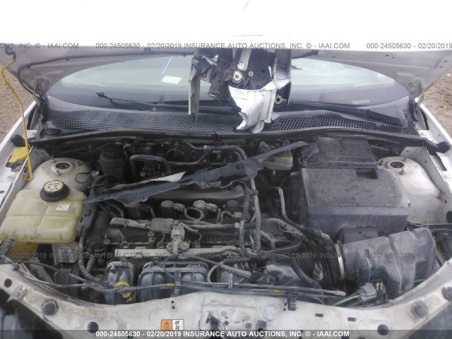 1FAFP34N55W295393 - 2005 FORD FOCUS ZX4 WHITE photo 10