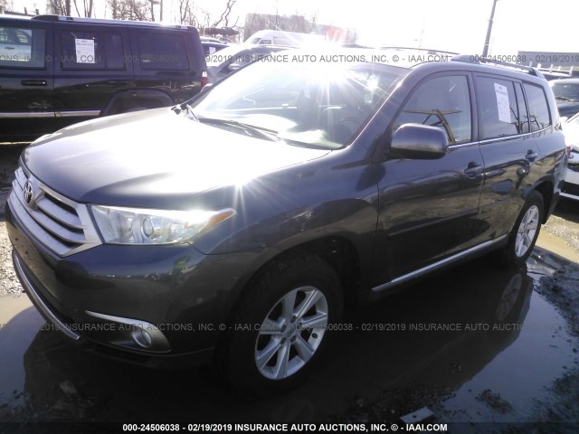 5TDBK3EH2CS107135 - 2012 TOYOTA HIGHLANDER SE GRAY photo 2