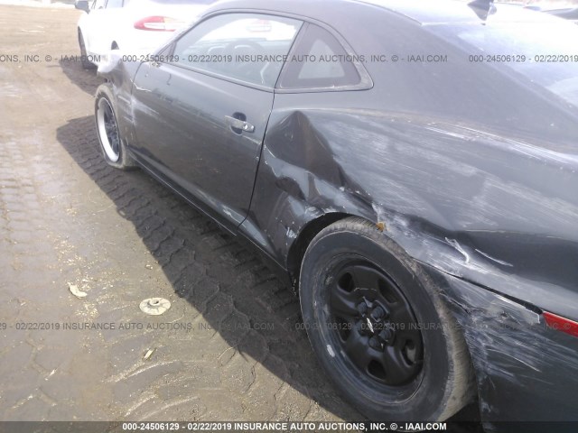 2G1FA1E37C9209156 - 2012 CHEVROLET CAMARO LS GRAY photo 6