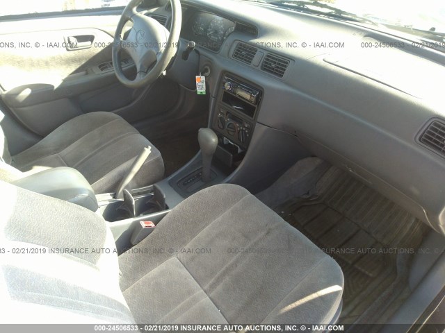 JT2BF22K9V0068332 - 1997 TOYOTA CAMRY LE/XLE 蓝色 照片 5