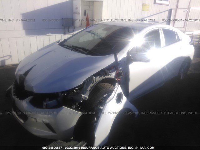 1G1RC6S51HU102480 - 2017 CHEVROLET VOLT LT WHITE photo 2