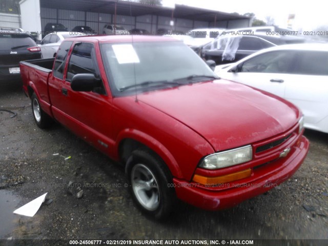 1GCCS19W328175433 - 2002 CHEVROLET S TRUCK S10 RED photo 1