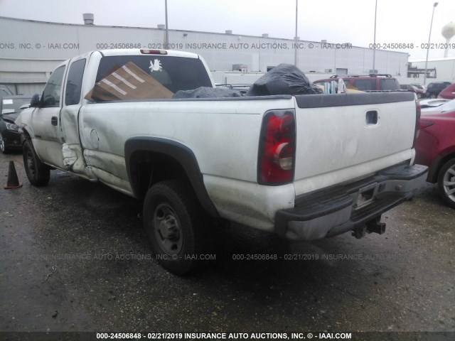 1GCHC29U57E147147 - 2007 CHEVROLET SILVERADO C2500 HEAVY DUTY WHITE photo 3