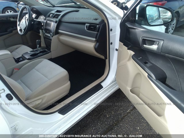4T1BF1FK1CU198988 - 2012 TOYOTA CAMRY SE/LE/XLE 白色 照片 5