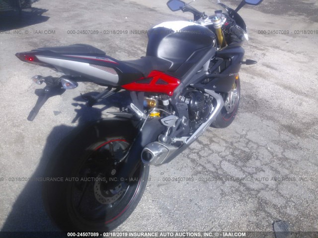 SMTA02YK7HJ789180 - 2017 TRIUMPH MOTORCYCLE DAYTONA 675R ABS BLACK photo 4