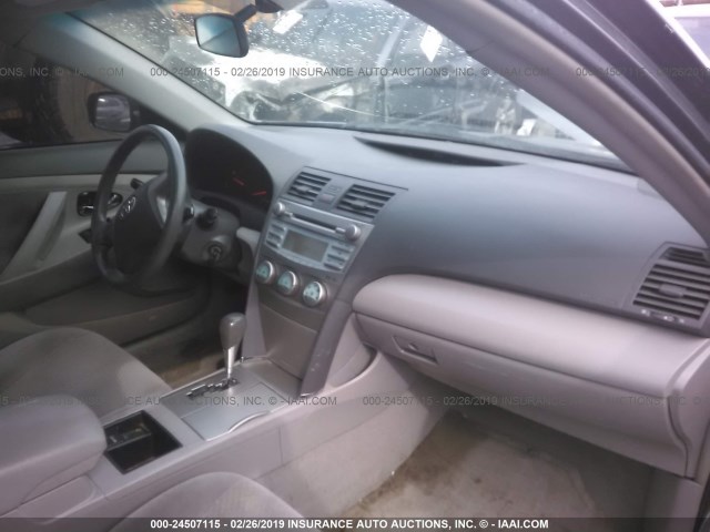 4T4BE46K18R044816 - 2008 TOYOTA CAMRY CE/LE/XLE/SE GRAY photo 5