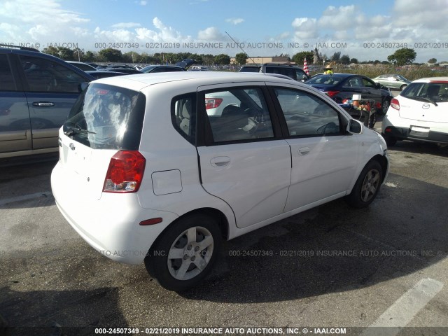 KL1TD62695B492018 - 2005 CHEVROLET AVEO LS WHITE photo 4