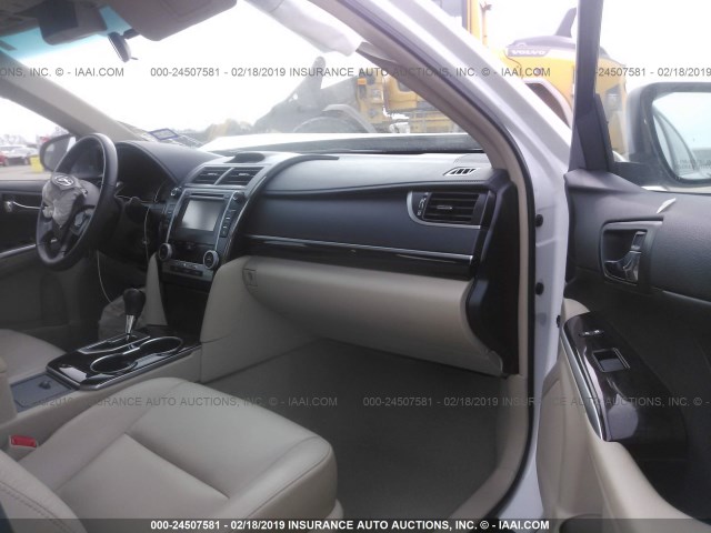 4T4BF1FK5ER375390 - 2014 TOYOTA CAMRY L/SE/LE/XLE 白色 照片 5