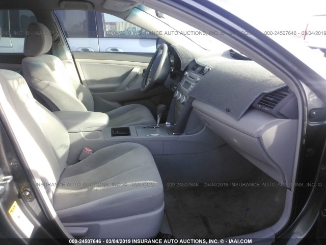 4T4BE46K08R039428 - 2008 TOYOTA CAMRY CE/LE/XLE/SE GRAY photo 5