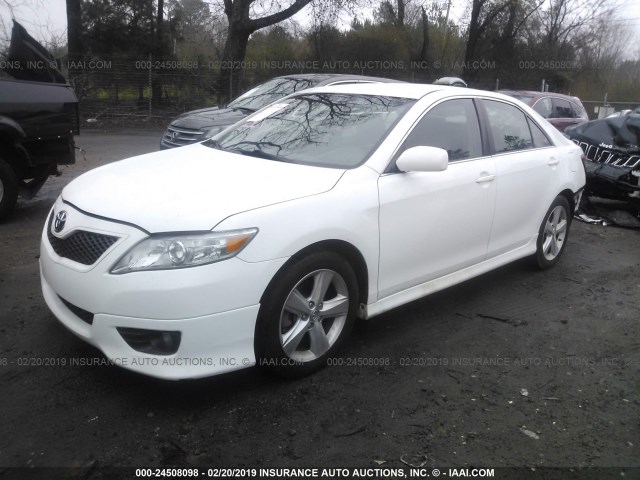 4T1BF3EK2AU525683 - 2010 TOYOTA CAMRY SE/LE/XLE 白色 照片 2