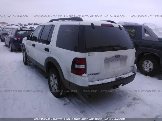 1FMEU73E46UA80877 - 2006 FORD EXPLORER XLT WHITE photo 3