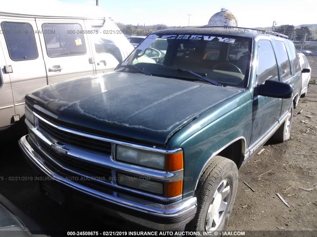 1GNEK13R2VJ374540 - 1997 CHEVROLET TAHOE K1500 GREEN photo 2