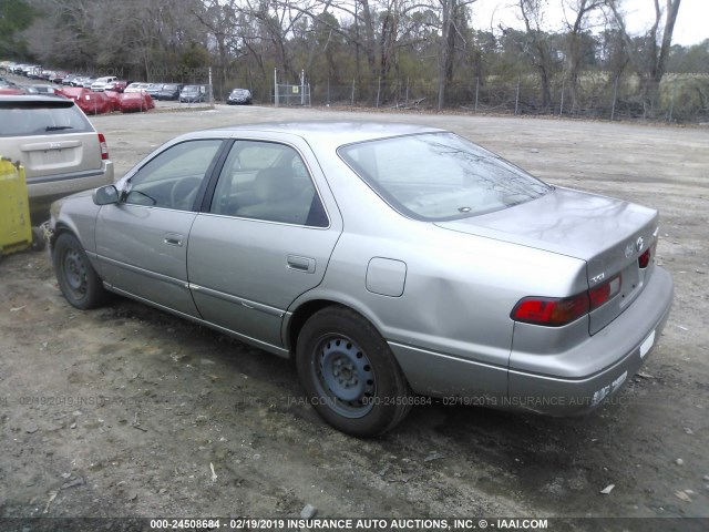 JT2BF28K5W0137445 - 1998 TOYOTA CAMRY LE/XLE TAN photo 3