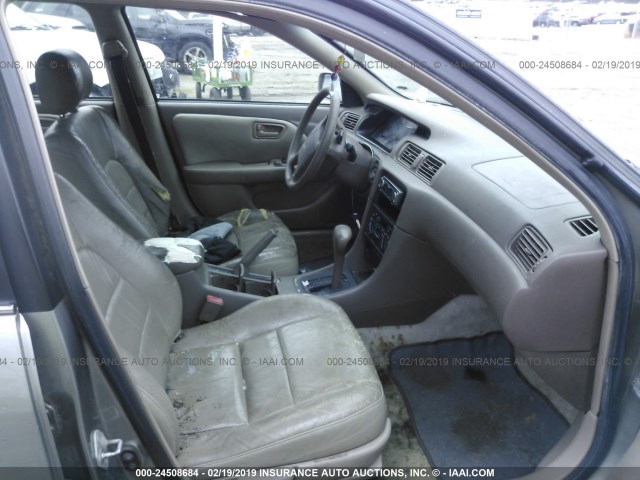 JT2BF28K5W0137445 - 1998 TOYOTA CAMRY LE/XLE TAN photo 5