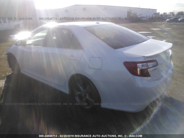 4T1BF1FK8CU623218 - 2012 TOYOTA CAMRY SE/LE/XLE 白色 照片 3