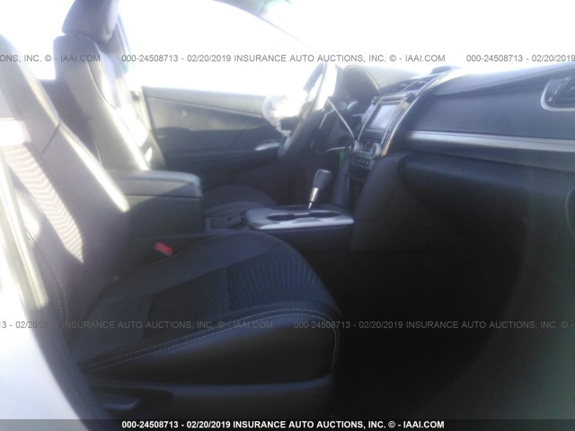 4T1BF1FK8CU623218 - 2012 TOYOTA CAMRY SE/LE/XLE 白色 照片 5