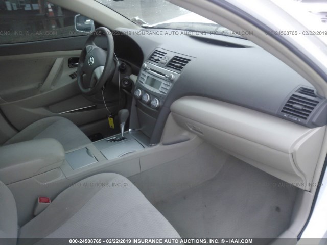 4T4BF3EK0AR063520 - 2010 TOYOTA CAMRY SE/LE/XLE 白色 照片 5