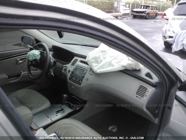 KMHFC46D49A357252 - 2009 HYUNDAI AZERA GLS GRAY photo 5