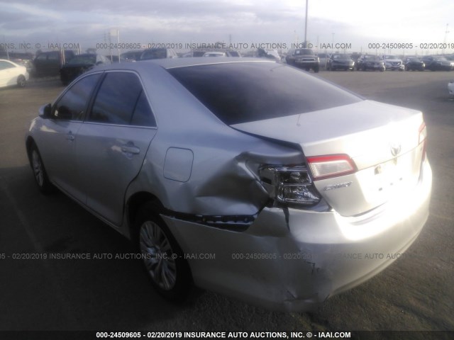 4T4BF1FK2DR322029 - 2013 TOYOTA CAMRY L/SE/LE/XLE Gümüş foto 3