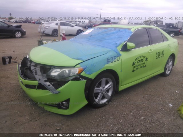 4T1BF1FKXCU067350 - 2012 TOYOTA CAMRY SE/LE/XLE 绿色 照片 2