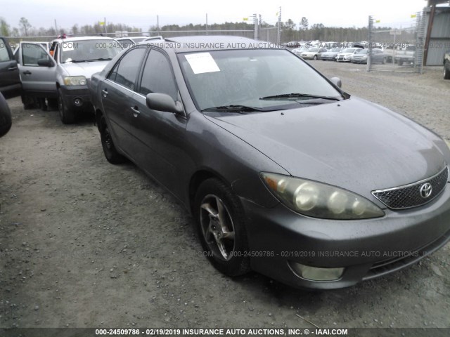 4T1BE30KX5U962864 - 2005 TOYOTA CAMRY LE/XLE/SE GRAY photo 1