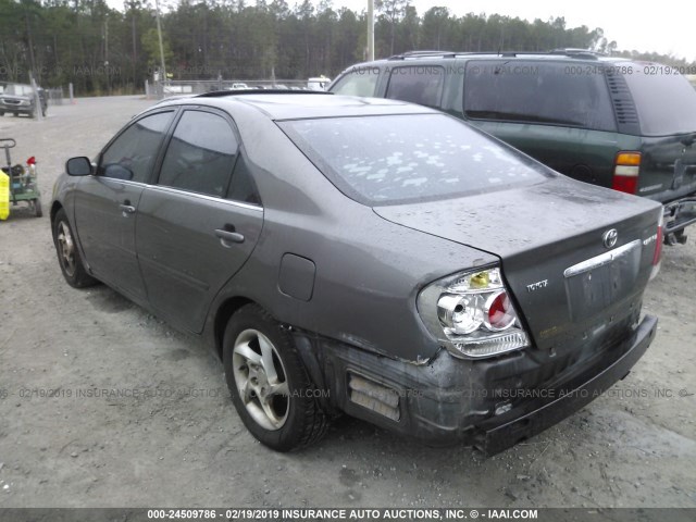 4T1BE30KX5U962864 - 2005 TOYOTA CAMRY LE/XLE/SE GRAY photo 3