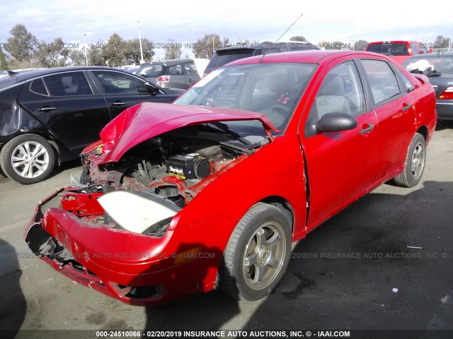 1FAFP34N95W249825 - 2005 FORD FOCUS ZX4 RED photo 2