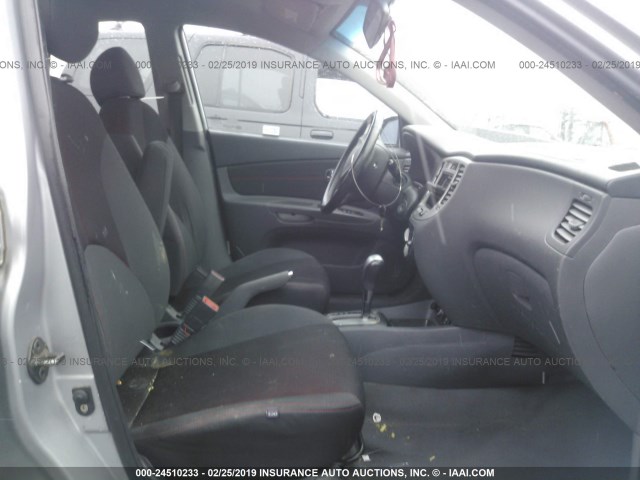 KNADE163776233095 - 2007 KIA RIO 5 SX SILVER photo 5