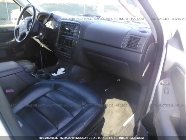 1FMZU75E82ZA40412 - 2002 FORD EXPLORER LIMITED WHITE photo 5