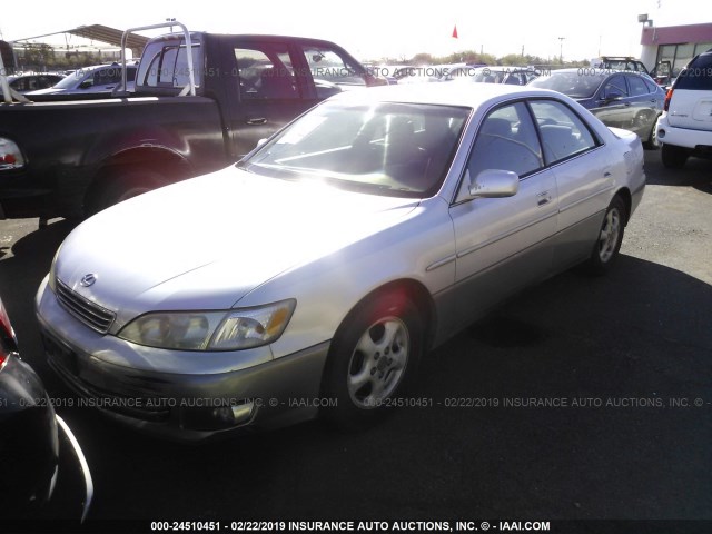 JT8BF28G6Y0238482 - 2000 LEXUS ES 300 SILVER photo 2