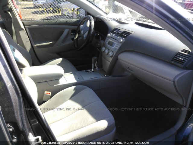 4T1BF3EK5BU774464 - 2011 TOYOTA CAMRY SE/LE/XLE 灰色 照片 5