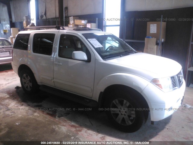 5N1AR18U45C772462 - 2005 NISSAN PATHFINDER LE/SE/XE WHITE photo 1