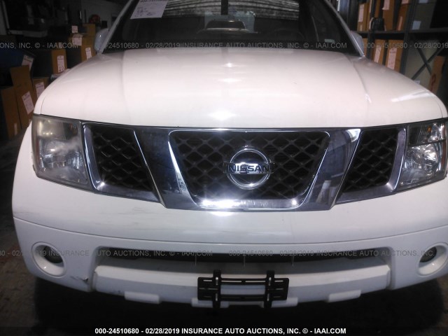 5N1AR18U45C772462 - 2005 NISSAN PATHFINDER LE/SE/XE WHITE photo 6