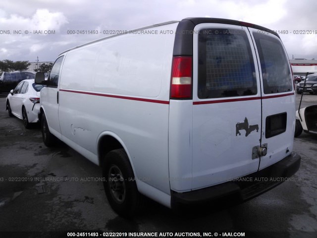 1GTGG25V371194442 - 2007 GMC SAVANA G2500 WHITE photo 3