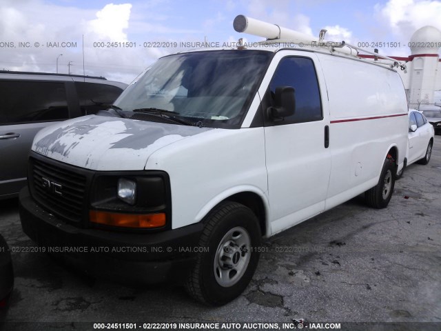 1GTGG25V471184079 - 2007 GMC SAVANA G2500 WHITE photo 2