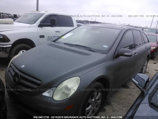 4JGCB65E96A029509 - 2006 MERCEDES-BENZ R 350 GRAY photo 2