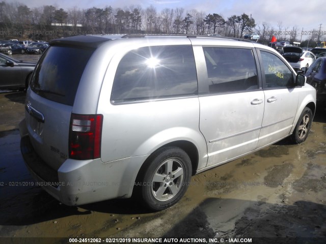 2D4RN5D14AR209714 - 2010 DODGE GRAND CARAVAN SXT SILVER photo 4