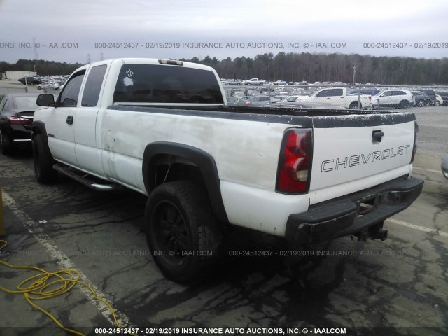 1GCHC29UX5E136688 - 2005 CHEVROLET SILVERADO C2500 HEAVY DUTY WHITE photo 3