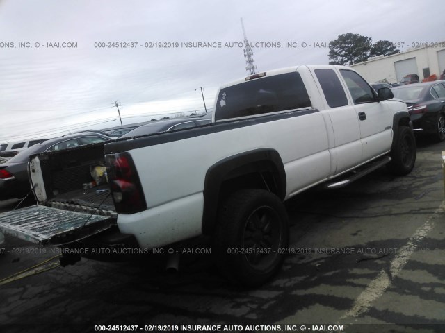 1GCHC29UX5E136688 - 2005 CHEVROLET SILVERADO C2500 HEAVY DUTY WHITE photo 4