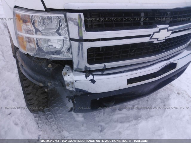 1GCHK336X8F203484 - 2008 CHEVROLET SILVERADO K3500 WHITE photo 6