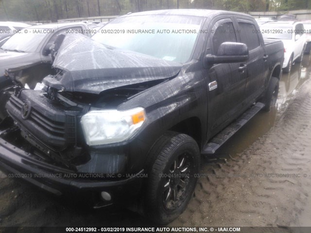 5TFGW5F14HX213739 - 2017 TOYOTA TUNDRA CREWMAX 1794/PLATINUM 黑色 照片 2
