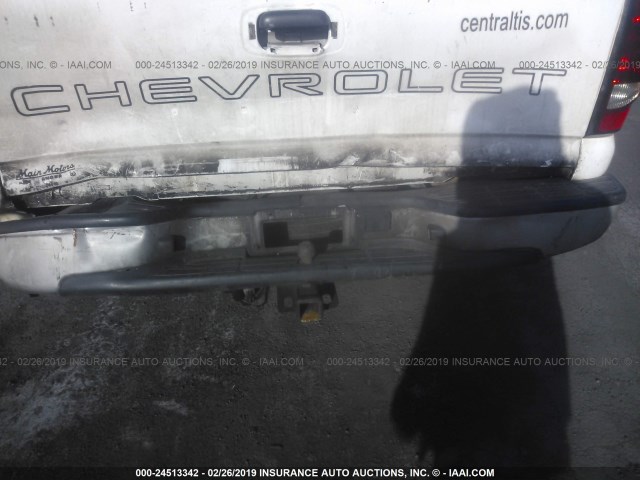 1GCEC14X85Z339831 - 2005 CHEVROLET SILVERADO C1500 WHITE photo 6