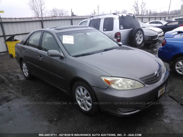 JTDBF32K520021081 - 2002 TOYOTA CAMRY LE/XLE/SE BEIGE photo 1