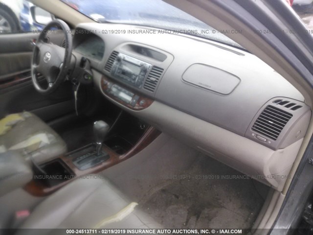 JTDBF32K520021081 - 2002 TOYOTA CAMRY LE/XLE/SE BEIGE photo 5