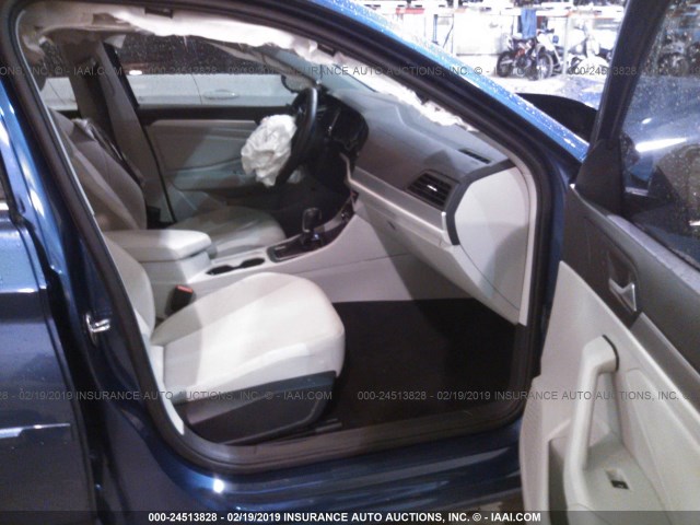 3VWC57BU2KM008329 - 2019 VOLKSWAGEN JETTA S/SE/R-LINE BLUE photo 5
