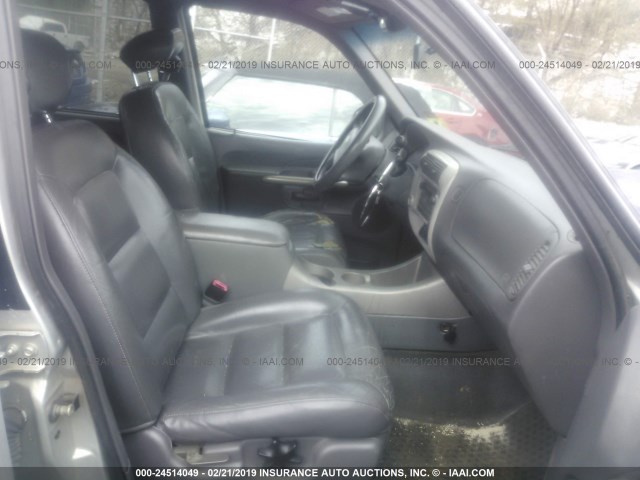 1FMZU67E32UB94790 - 2002 FORD EXPLORER SPORT TR  SILVER photo 5