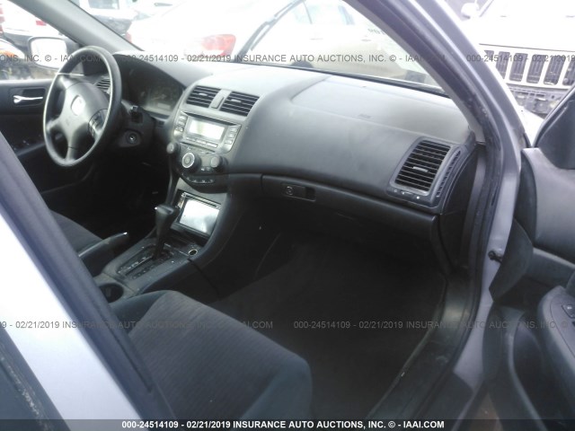 1HGCM56313A112645 - 2003 HONDA ACCORD LX SILVER photo 5