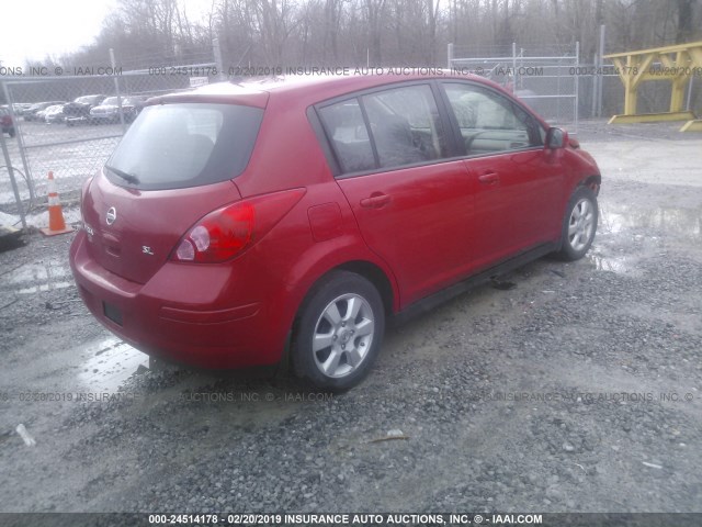 3N1BC13E09L405906 - 2009 NISSAN VERSA S/SL RED photo 4