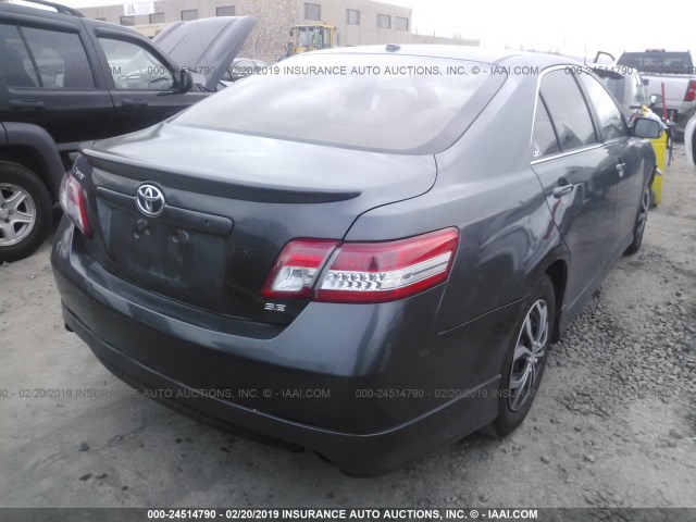 4T1BF3EK2BU127696 - 2011 TOYOTA CAMRY SE/LE/XLE 灰色 照片 4