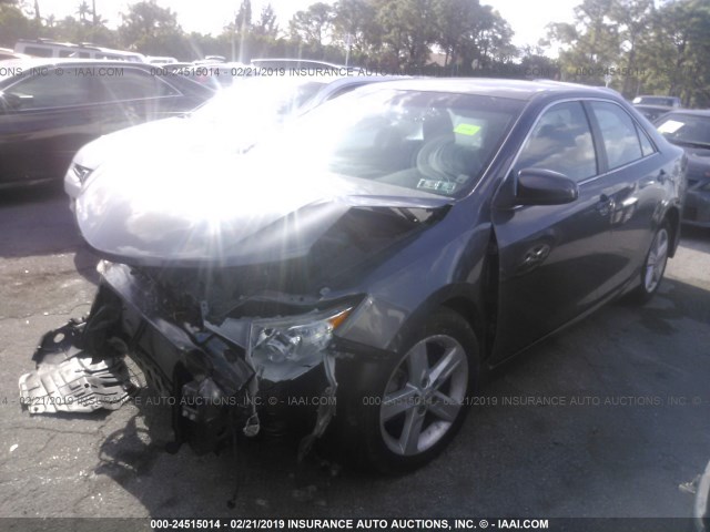 4T1BF1FK7DU206965 - 2013 TOYOTA CAMRY L/SE/LE/XLE 灰色 照片 2